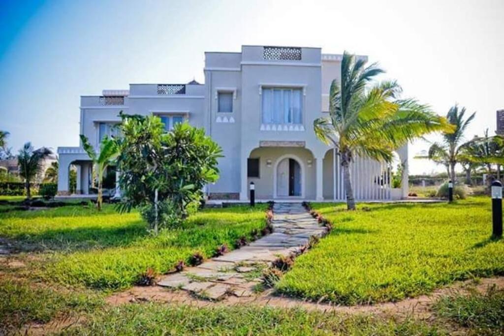 White Villa - Paparemo Beach Watamu Kültér fotó